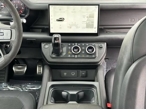 Used 2023 Land Rover Defender 90 V8 AWD/4WD image 9