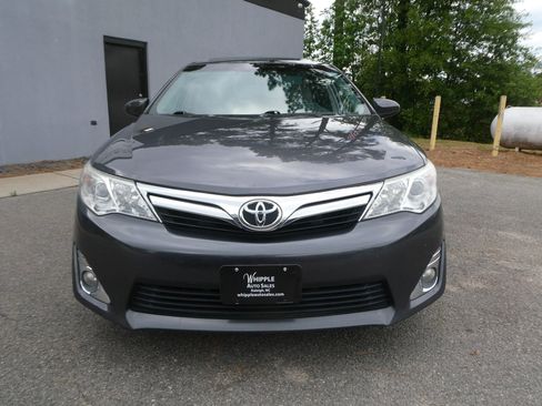 Used 2013 Toyota Camry XLE FWD image 2