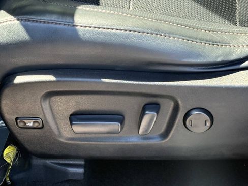 Used 2017 Toyota Highlander Limited Platinum AWD/4WD image 10