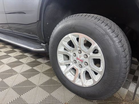Used 2017 GMC Yukon SLT AWD/4WD image 22