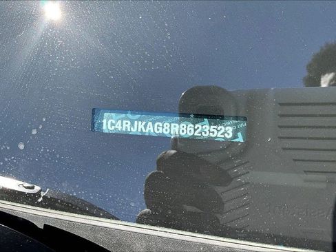 Used 2024 Jeep Grand Cherokee L Altitude AWD/4WD image 19