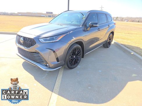 Used 2024 Toyota Highlander XSE image 1