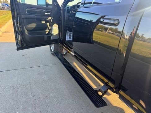 New 2026 RAM 2500 Laramie AWD/4WD image 10