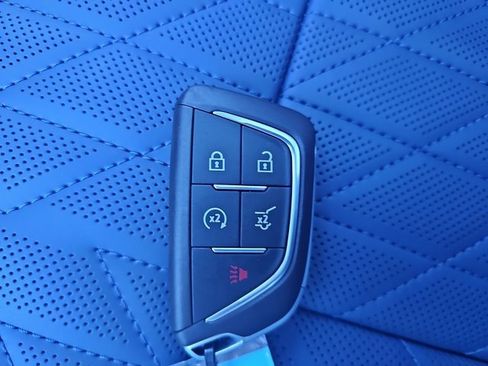 New 2026 Cadillac Vistiq Premium Luxury w/ LPO, Floor Liner Package image 37