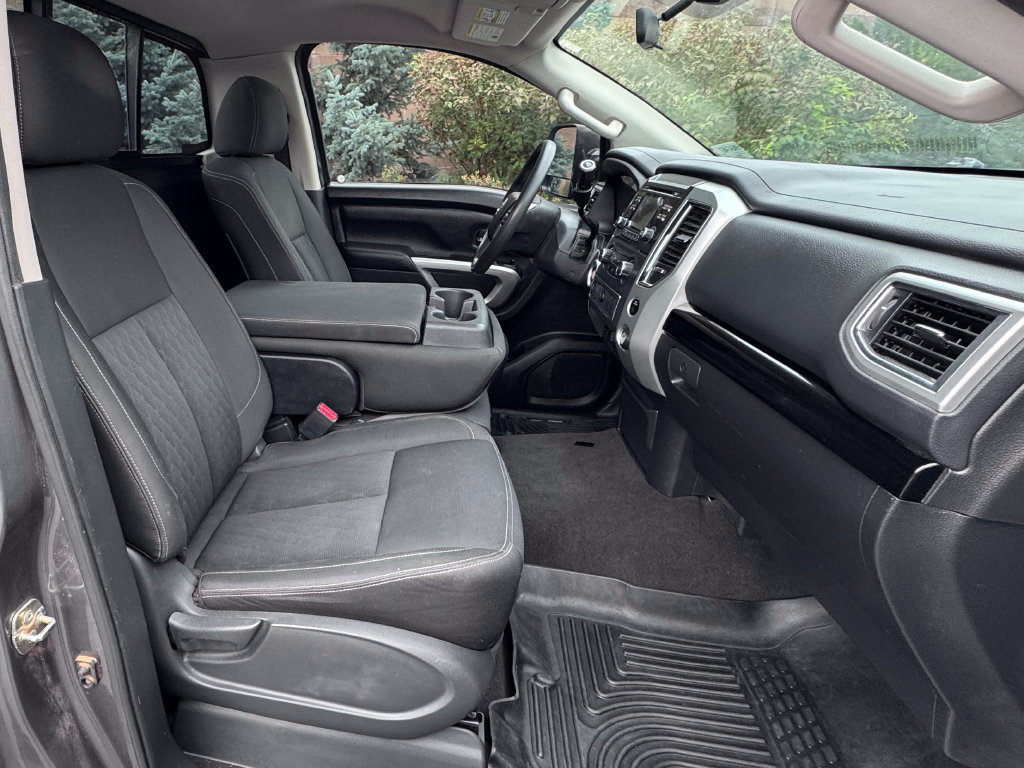 Used 2017 Nissan Titan SV RWD image 28