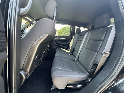 Used 2019 Jeep Grand Cherokee Laredo RWD image 38