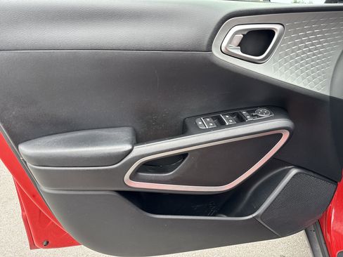 Used 2020 Kia Soul LX FWD image 15
