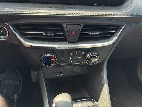 Used 2025 Buick Encore GX Preferred FWD image 15