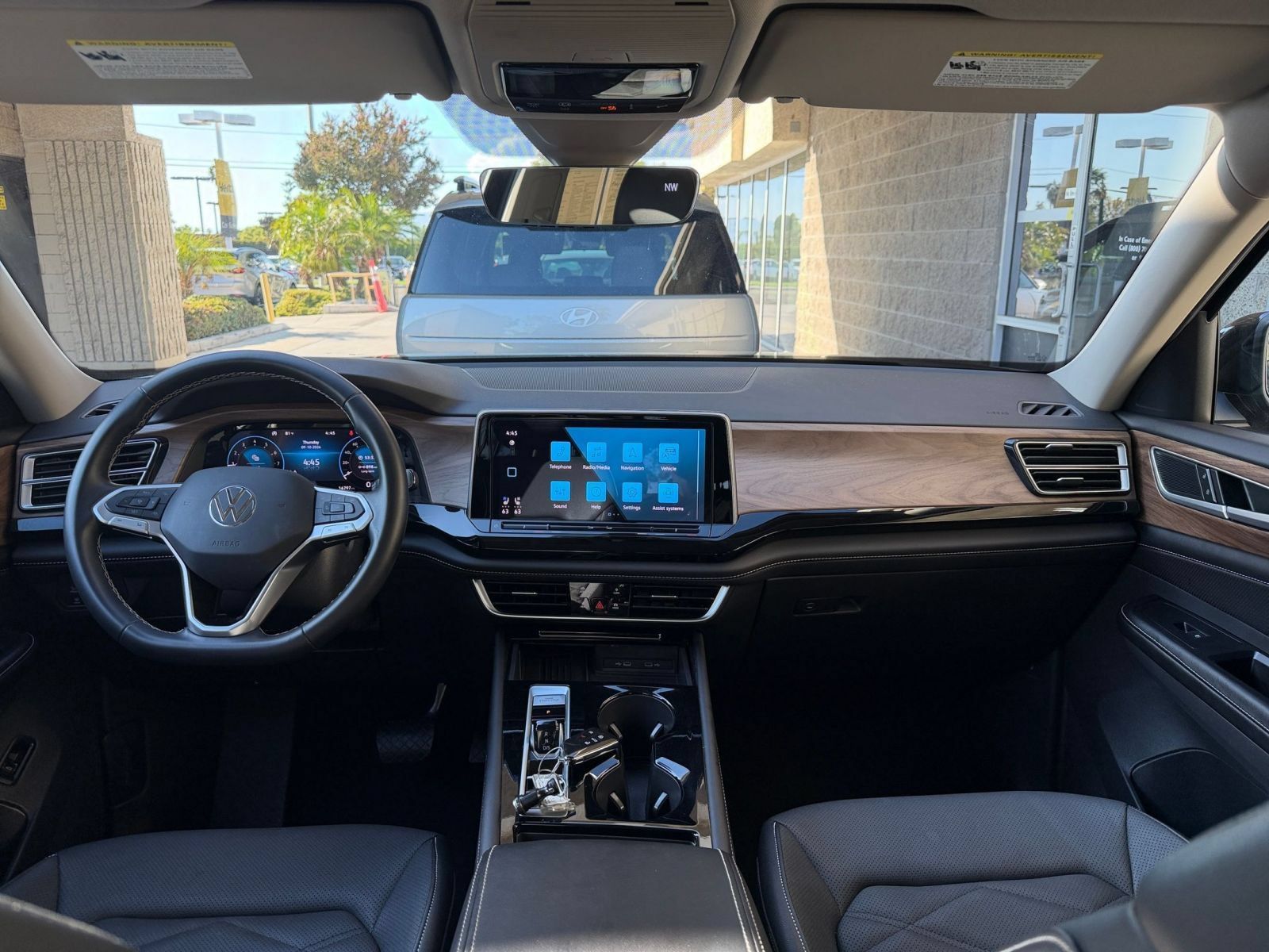 Used 2026 Volkswagen Atlas SE FWD image 35