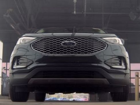 Used 2024 Ford Edge SEL w/ Convenience Package AWD/4WD image 3