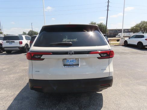 Used 2024 Toyota Grand Highlander AWD image 13