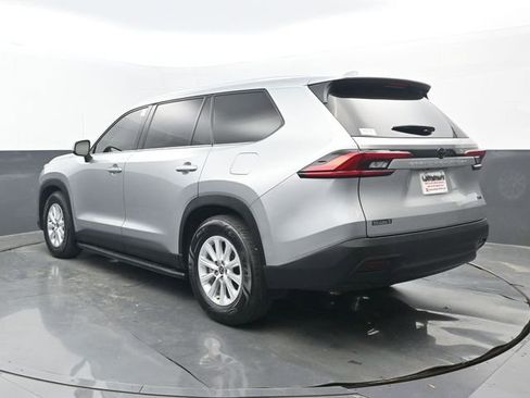 Used 2024 Toyota Grand Highlander XLE image 3