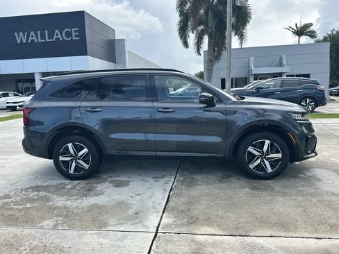 Certified 2023 Kia Sorento S FWD image 5