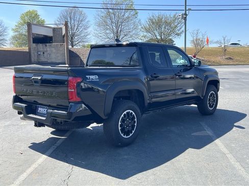 Used 2025 Toyota Tacoma TRD Off-Road image 5