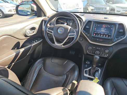 Used 2017 Jeep Cherokee Trailhawk image 20