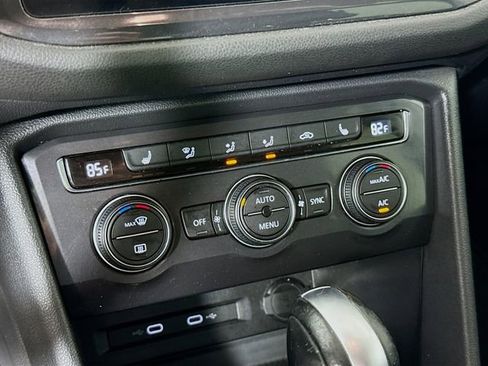 Used 2021 Volkswagen Tiguan SE image 16