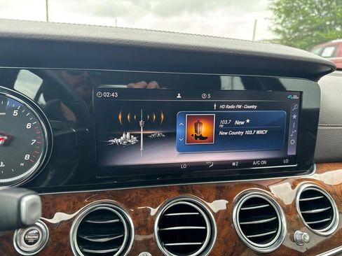 Used 2019 Mercedes-Benz E 300 4MATIC image 18