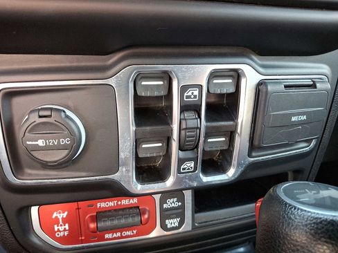 Used 2022 Jeep Wrangler Unlimited Rubicon w/ Cold Weather Group image 18