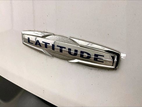 Used 2017 Jeep Cherokee Latitude image 14