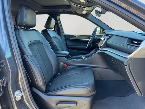 New 2026 Jeep Grand Cherokee Altitude image 12