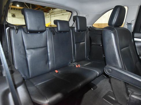 Used 2019 Toyota Highlander XLE AWD/4WD image 45