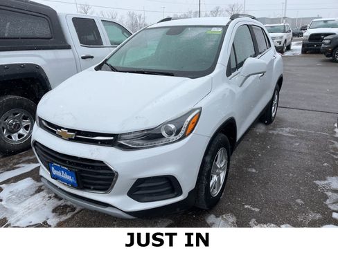 Used 2017 Chevrolet Trax LT w/ LT Convenience Package image 1