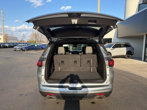 Used 2023 Chevrolet Traverse Premier image 17