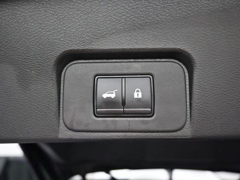 Used 2024 Nissan Rogue SV FWD image 25
