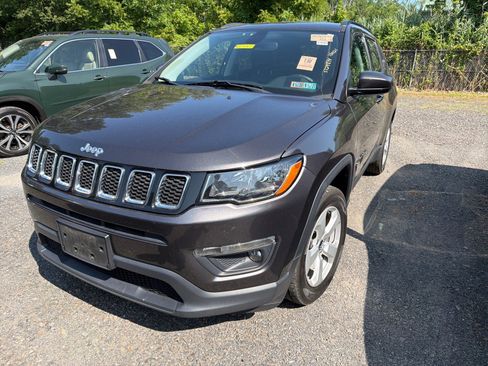 Used 2019 Jeep Compass Latitude w/ Popular Equipment Group AWD/4WD image 1
