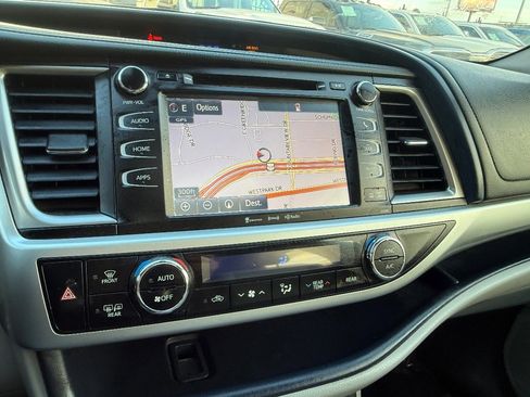 Used 2019 Toyota Highlander XLE FWD image 32