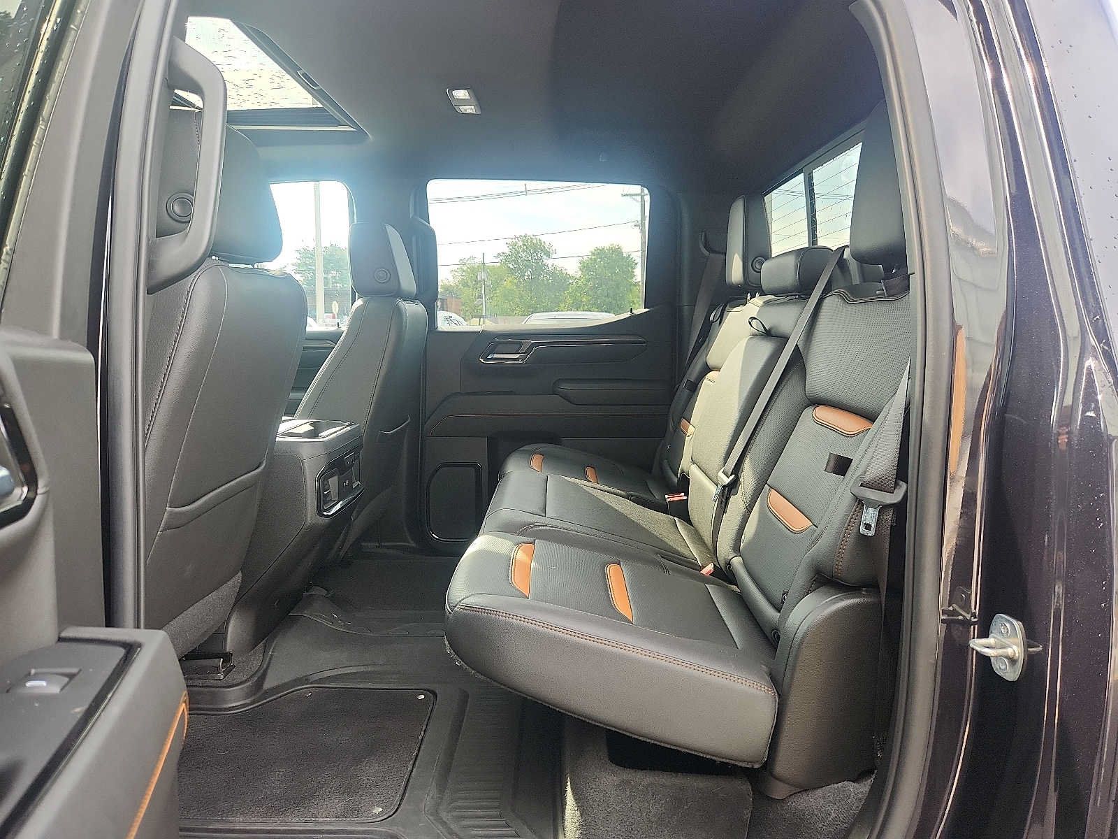 Used 2022 GMC Sierra 1500 AT4 w/ Technology Package AWD/4WD image 16
