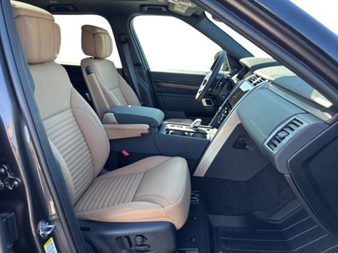 Used 2025 Land Rover Discovery Dynamic SE AWD/4WD image 20