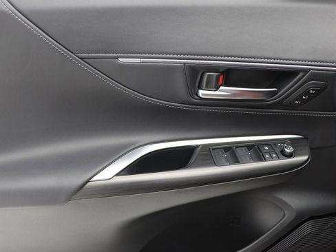 Used 2024 Toyota Venza Nightshade image 16