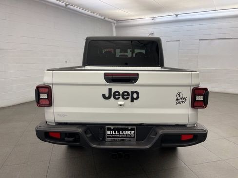 New 2025 Jeep Gladiator Willys image 3