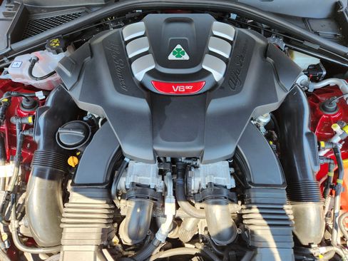 Used 2021 Alfa Romeo Giulia Quadrifoglio w/ Carbon Package RWD image 9