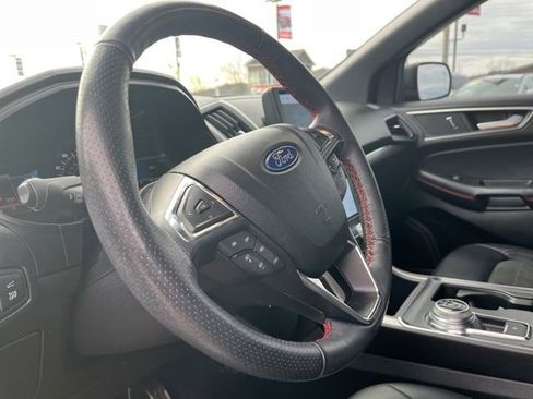 Used 2022 Ford Edge ST-Line image 11