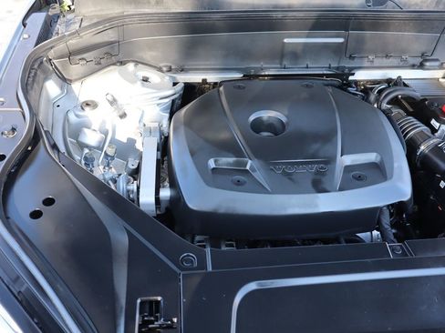 Used 2020 Volvo XC90 T6 Momentum image 41