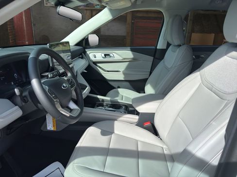 New 2026 Ford Explorer Active RWD image 19