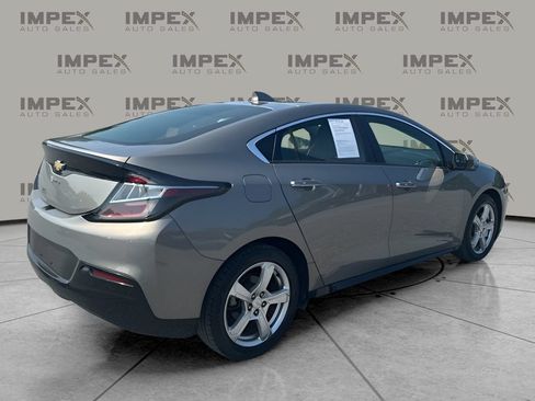 Used 2017 Chevrolet Volt LT w/ Comfort Package FWD image 5