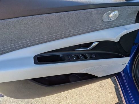 Used 2023 Hyundai Elantra Limited image 8