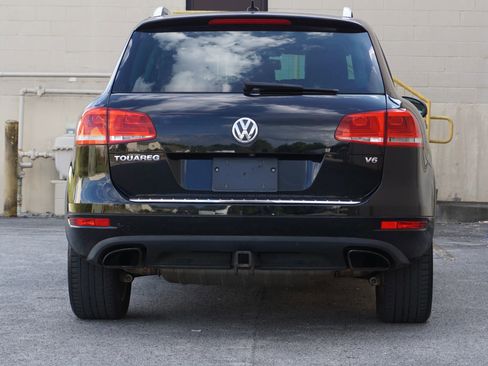 Used 2014 Volkswagen Touareg Sport image 6