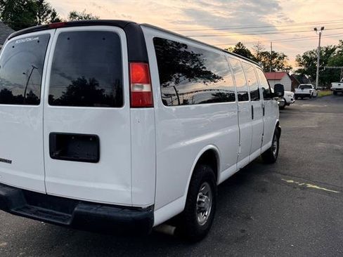 Used 2019 Chevrolet Express 3500 LS RWD image 3