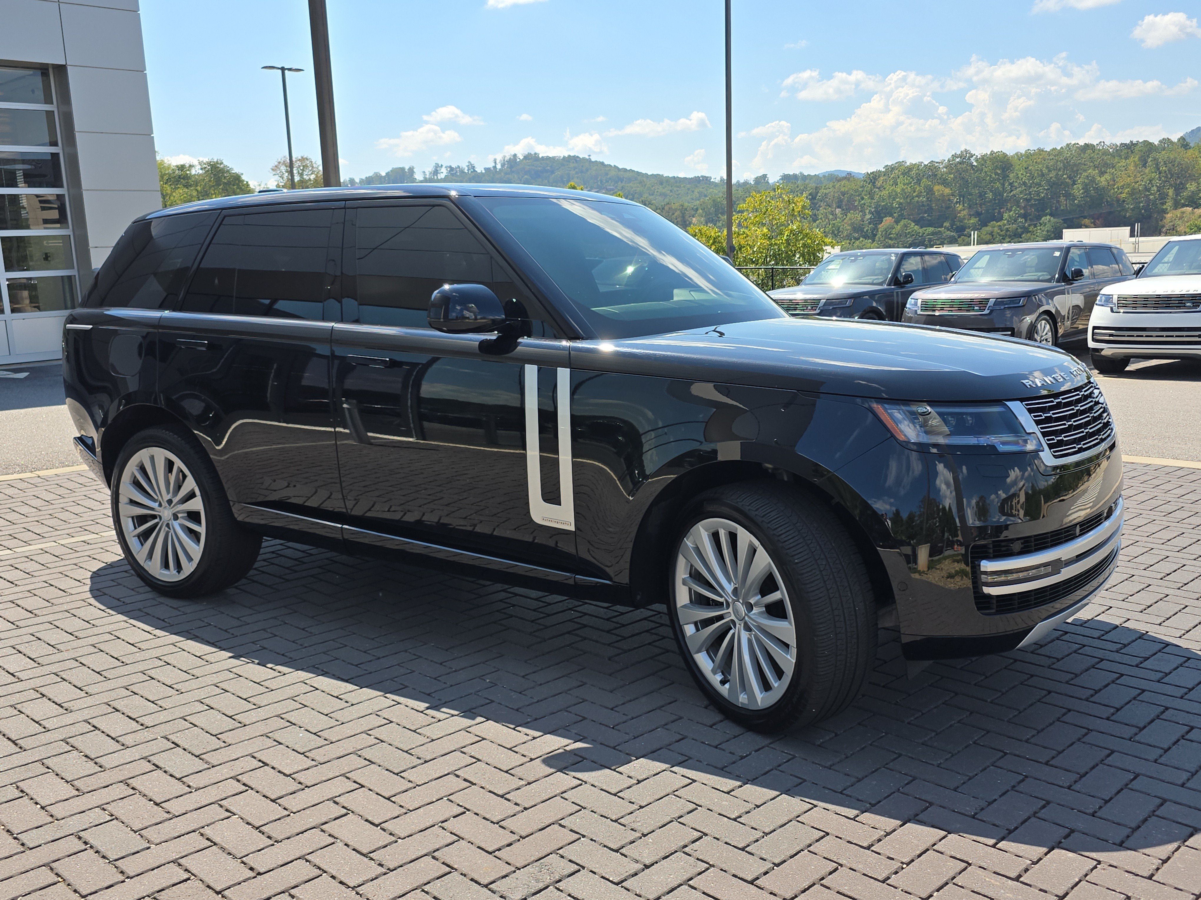 Certified 2024 Land Rover Range Rover Autobiography AWD/4WD image 3