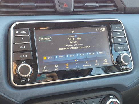 Used 2023 Nissan Versa SV image 5