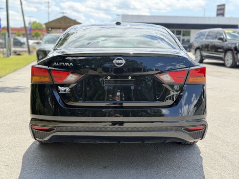 Used 2025 Nissan Altima 2.5 S FWD image 11