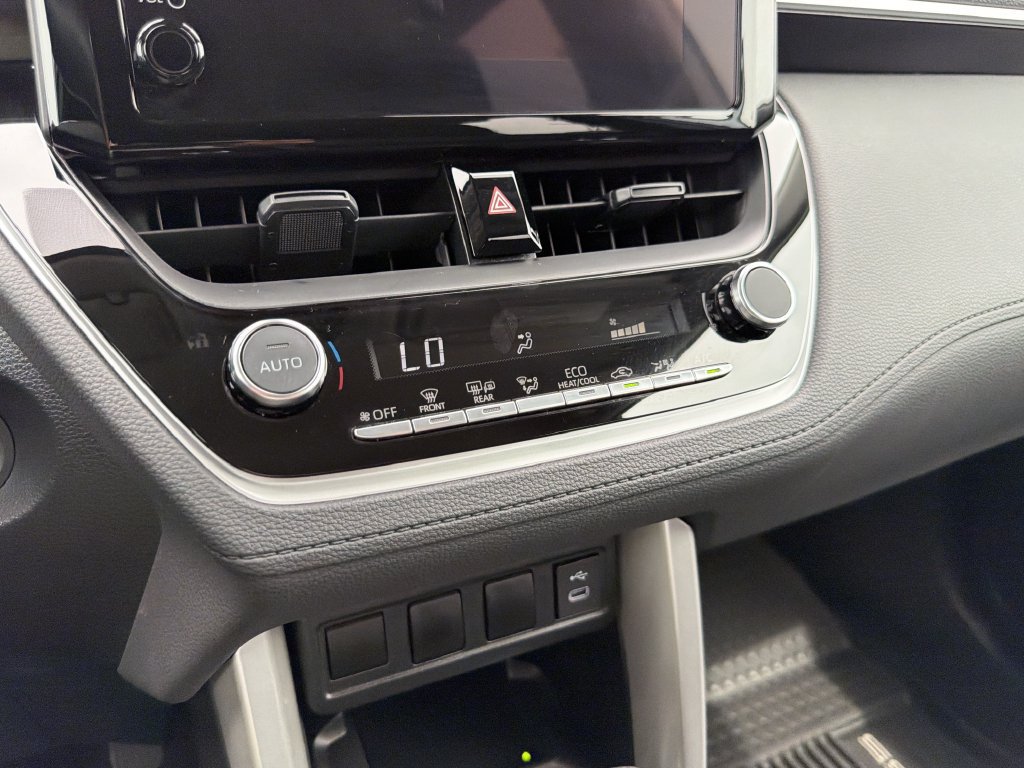 Used 2025 Toyota Corolla Cross LE FWD image 25