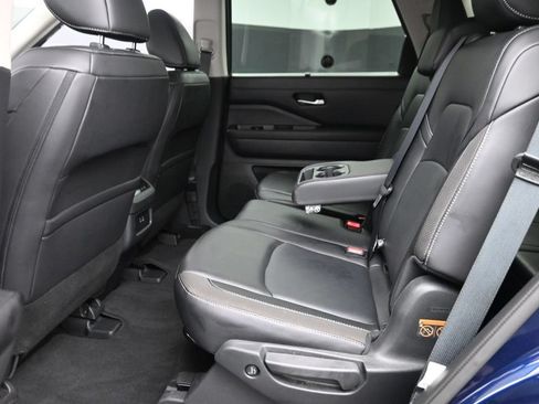 Used 2025 Nissan Pathfinder SL AWD/4WD image 14