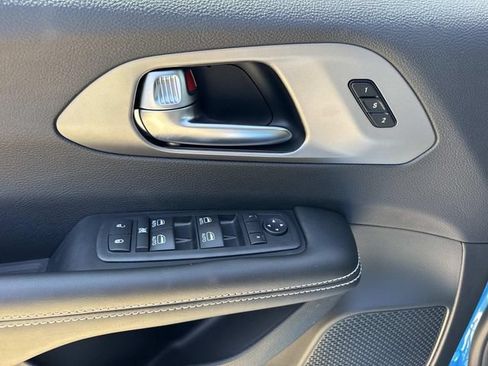 New 2027 Chrysler Pacifica Select AWD/4WD image 21