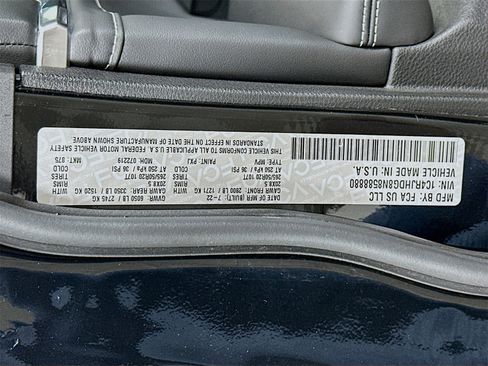 Used 2022 Jeep Grand Cherokee Overland w/ Luxury Tech Group IV image 34