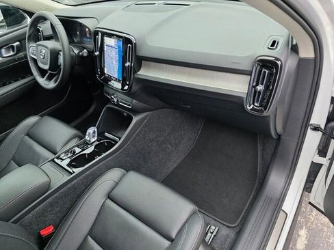 Used 2024 Volvo XC40 B5 Plus image 36